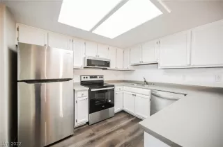 Photo #3: 2428997 Listing 