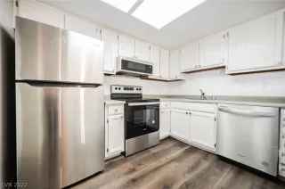 Photo #4: 2428997 Listing 