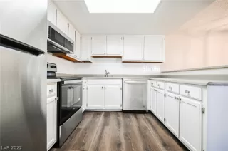 Photo #5: 2428997 Listing 