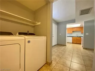 Photo #4: 2429057 Listing