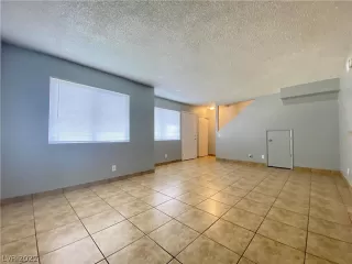 Photo #6: 2429057 Listing