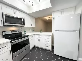 Photo #2: 2429060 Listing 