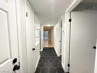 Photo #5: 2429060 Listing 