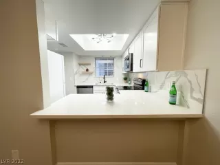 Photo #6: 2429060 Listing 