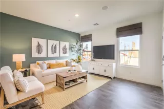 Photo #2: 2429098 Listing