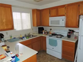 Photo #5: 2429121 Listing