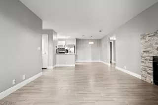 Photo #5: 2429145 Listing