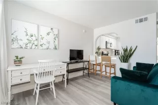 Photo #2: 2429209 Listing 