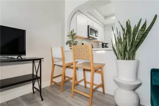 Photo #4: 2429209 Listing 