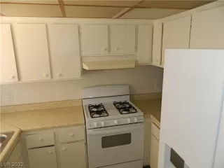 Photo #5: 2429281 Listing 