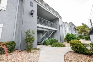 Photo #3: 2429293 Listing 