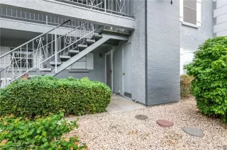 Photo #4: 2429293 Listing 