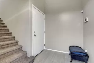Photo #5: 2429327 Listing