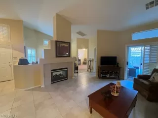 Photo #2: 2429331 Listing 