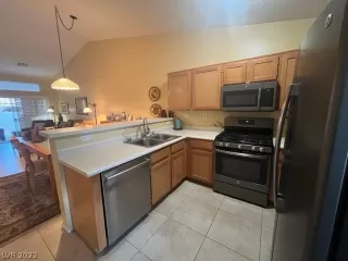 Photo #5: 2429331 Listing 