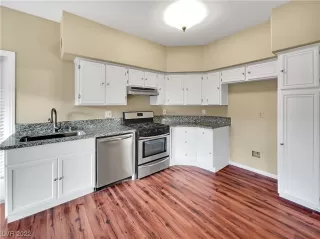 Photo #3: 2429350 Listing