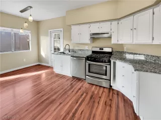 Photo #4: 2429350 Listing