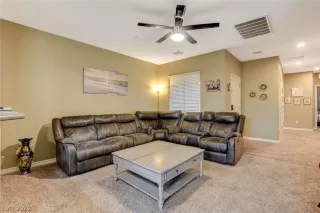 Photo #4: 2429352 Listing