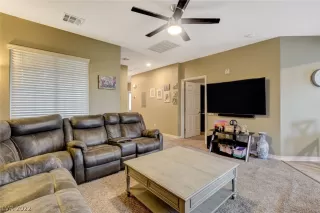 Photo #6: 2429352 Listing