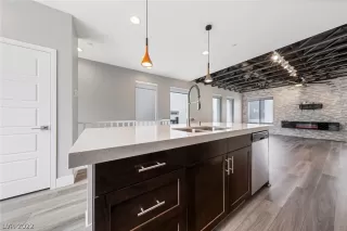 Photo #4: 2429378 Listing