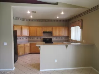 Photo #6: 2429382 Listing 