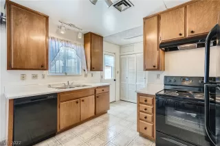 Photo #4: 2429392 Listing