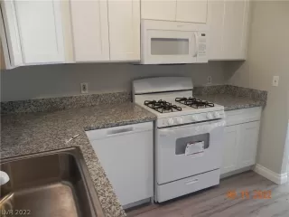 Photo #3: 2429400 Listing