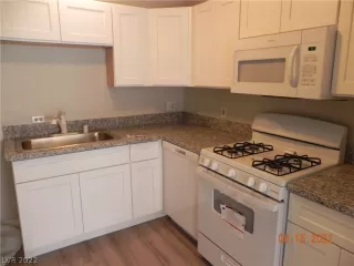 Photo #4: 2429400 Listing