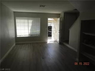 Photo #6: 2429400 Listing