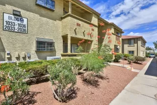 Photo #2: 2429416 Listing