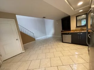 Photo #5: 2429565 Listing 