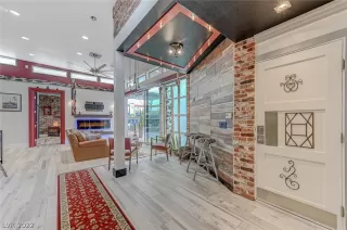 Photo #5: 2429596 Listing