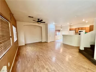 Photo #4: 2429603 Listing