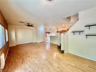 Photo #5: 2429603 Listing