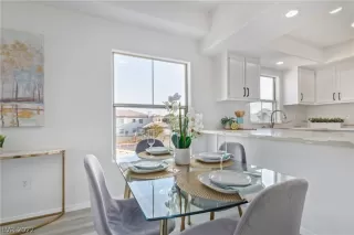 Photo #6: 2429606 Listing 