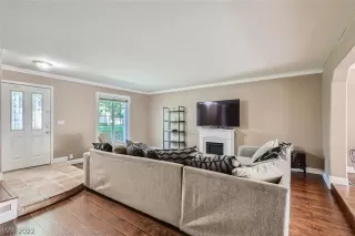 Photo #5: 2429665 Listing