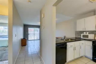 Photo #6: 2429667 Listing