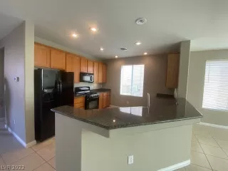 Photo #5: 2429674 Listing 