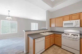 Photo #3: 2429693 Listing