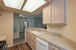 Photo #3: 2429778 Listing 