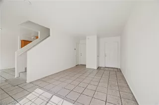 Photo #5: 2429788 Listing