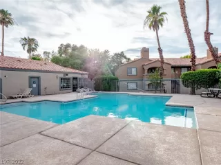 Photo #3: 2429888 Listing 