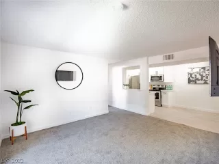 Photo #5: 2429888 Listing 