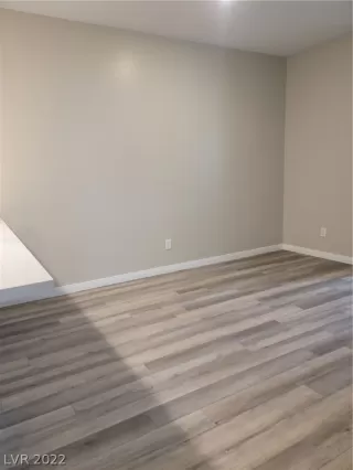 Photo #5: 2429982 Listing 