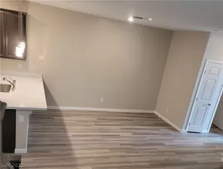 Photo #6: 2429982 Listing 