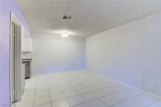 Photo #4: 2430044 Listing 