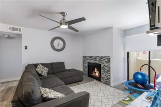 Photo #4: 2430060 Listing