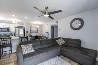 Photo #5: 2430060 Listing