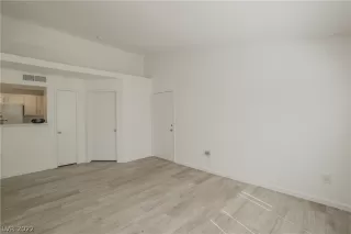 Photo #3: 2430089 Listing