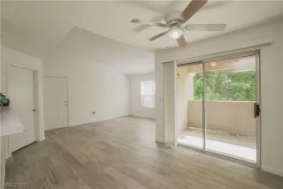 Photo #4: 2430089 Listing